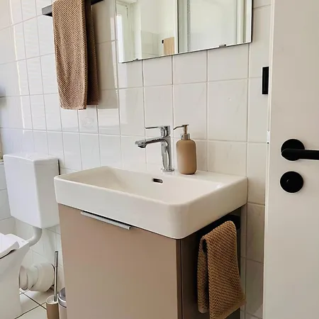 Cozyhome Mit Netflix, Voll Ausgestatteter Kueche, Zentrums- Und Bahnhofsnah, Balkon, Self-check-in Moeglich Apartment
